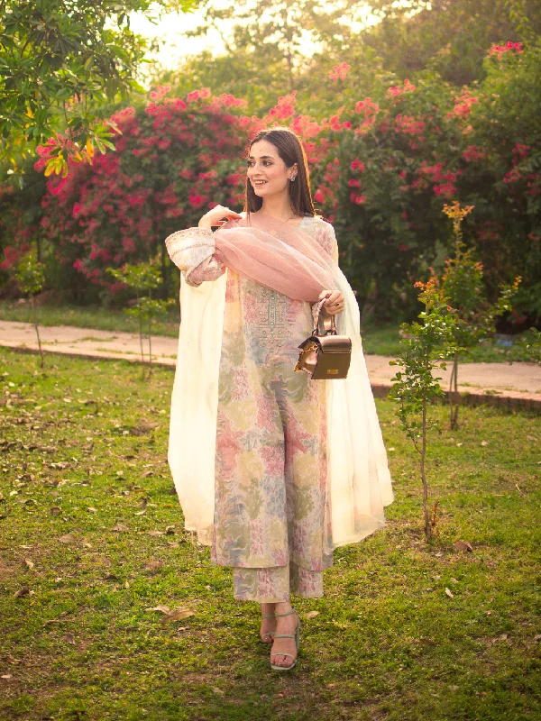 Hania Amir - Pink Blush