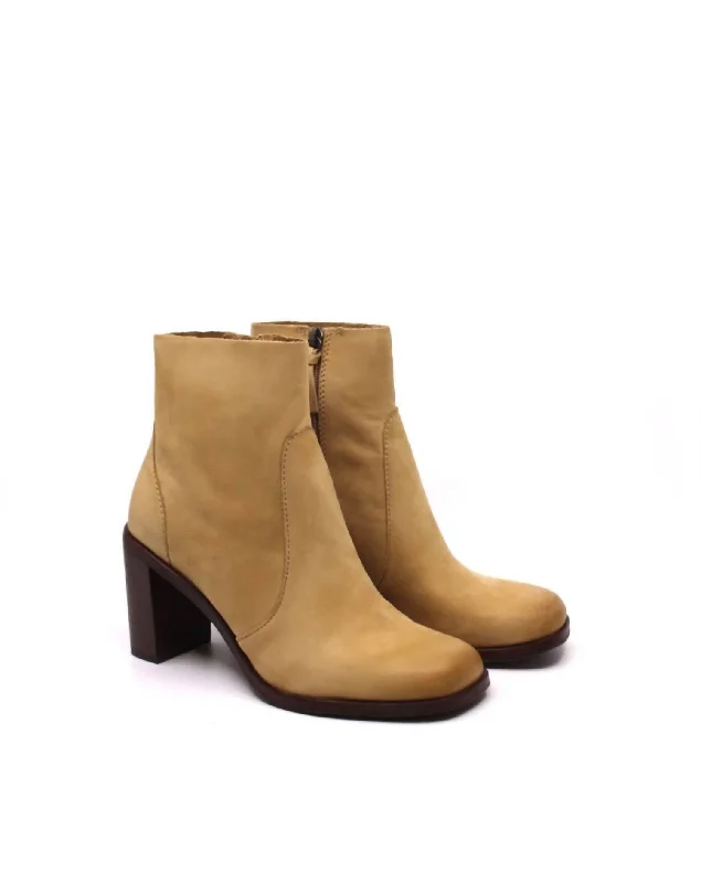 Santee Ankle Boots In Warm Beige